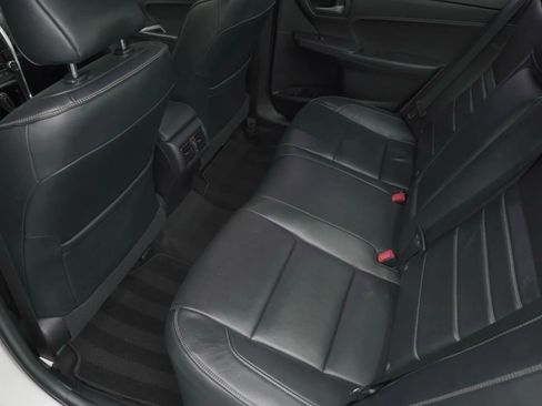 Used 2015 Toyota Camry XLE image 12