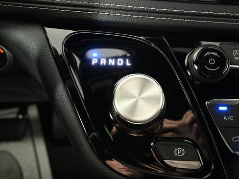 Used 2025 Chrysler Pacifica Select w/ Fav Edition Package image 34