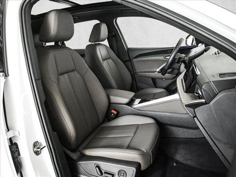 Certified 2025 Audi Q5 Premium w/ Convenience Package AWD/4WD image 22