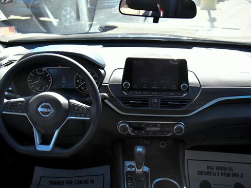 Used 2024 Nissan Altima 2.5 SV FWD image 32
