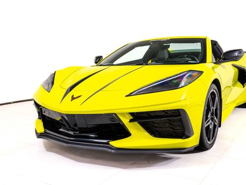 Used 2021 Chevrolet Corvette Stingray Premium Conv w/ Z51 Performance Package RWD image 11