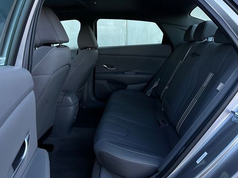 Used 2025 Hyundai Elantra SEL image 11