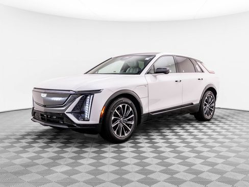 Used 2025 Cadillac Lyriq Sport AWD/4WD image 3