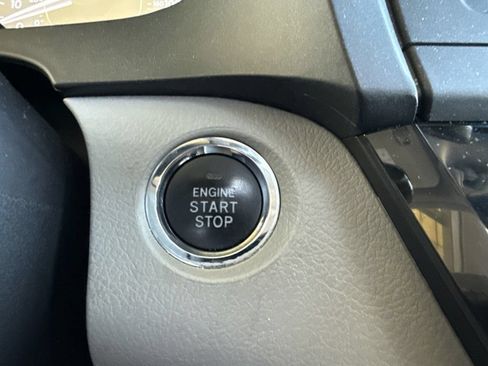 Used 2016 Toyota Sienna XLE Premium FWD image 36