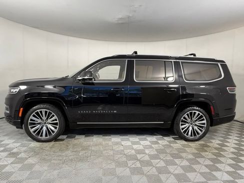 Used 2022 Jeep Grand Wagoneer Series III w/ Rear Seat Video Group 1 AWD/4WD image 65