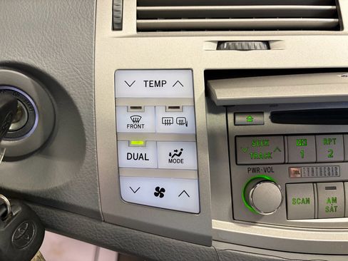 Used 2005 Toyota Avalon XLS FWD image 17