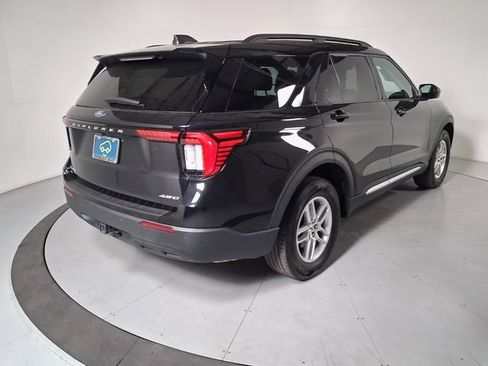 Used 2025 Ford Explorer Active AWD/4WD image 4