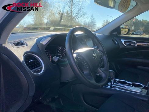 Used 2020 Nissan Pathfinder SV image 14