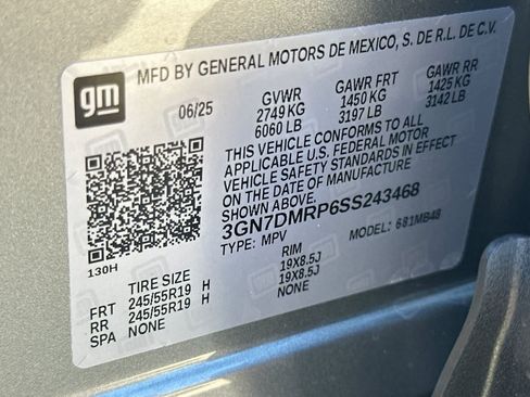 Used 2025 Chevrolet Equinox EV LT FWD image 29
