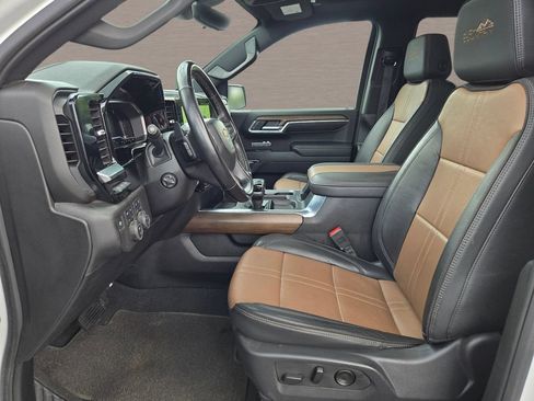 Used 2024 Chevrolet Silverado 1500 High Country w/ Technology Package AWD/4WD image 22