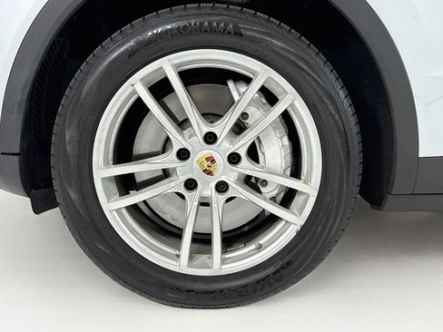 Certified 2023 Porsche Cayenne AWD/4WD image 31