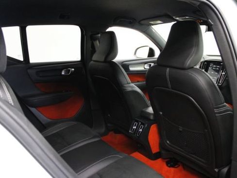 Used 2019 Volvo XC40 T4 R-Design FWD image 25
