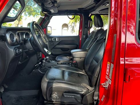 Used 2018 Jeep Wrangler Unlimited Sahara AWD/4WD image 15