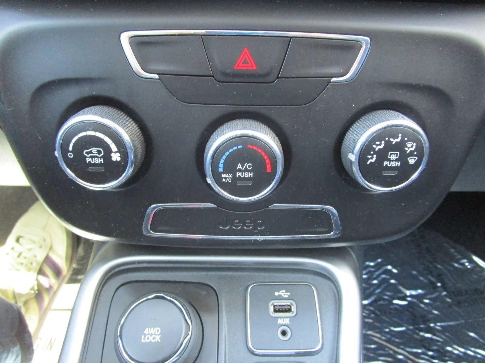 Used 2018 Jeep Compass Latitude AWD/4WD image 26
