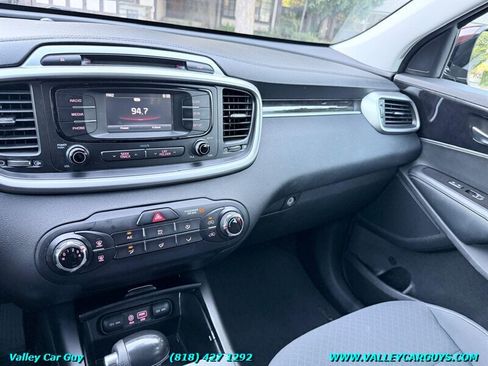 Used 2017 Kia Sorento FWD image 15