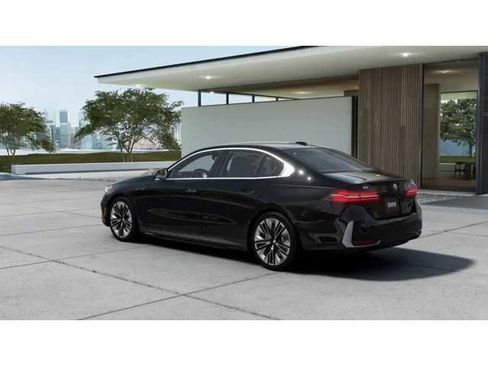 New 2027 BMW i5 eDrive40 AWD/4WD image 2