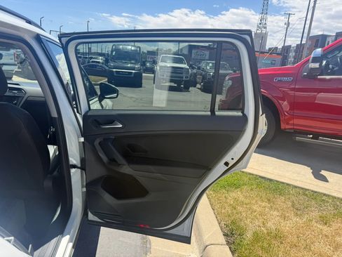 Used 2019 Volkswagen Tiguan SE AWD/4WD image 24