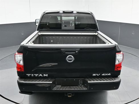 Used 2021 Nissan Titan SV w/ SV Convenience Package image 25