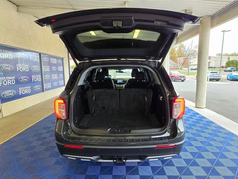 Used 2022 Ford Explorer XLT w/ Equipment Group 202A image 7