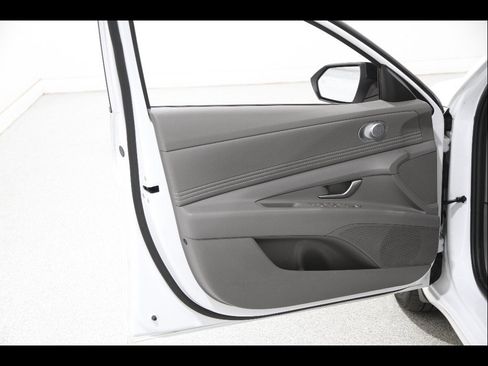 Certified 2025 Hyundai Elantra Sport FWD image 4
