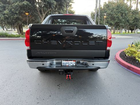 Used 2005 Chevrolet Avalanche LT w/ Preferred Equipment Group image 5