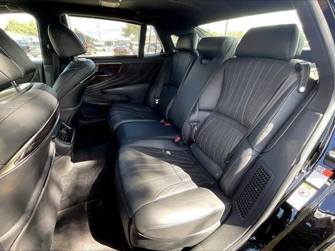 Used 2018 Lexus LS 500h image 20