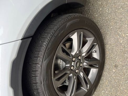 Used 2018 Land Rover Range Rover Evoque SE Premium image 12