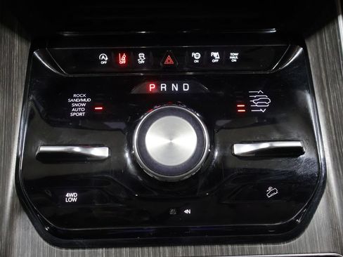 Certified 2023 Jeep Wagoneer Series III w/ Premium Group I AWD/4WD image 36