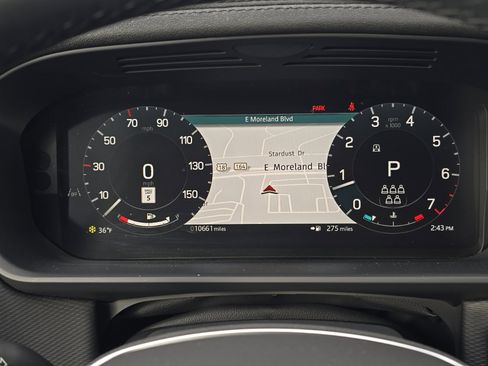 Certified 2025 Land Rover Discovery Dynamic SE image 13