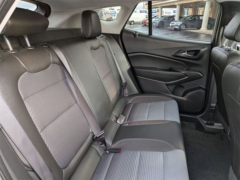 Used 2025 Chevrolet Trax LT w/ LT Convenience Package image 30