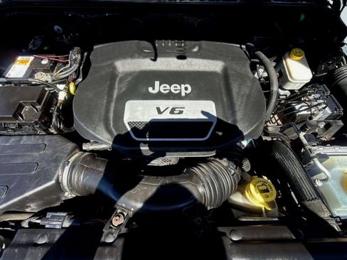 Used 2015 Jeep Wrangler Unlimited Sport w/ Quick Order Package 24S AWD/4WD image 22