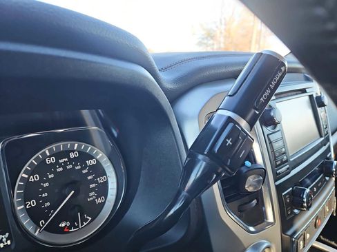 Used 2017 Nissan Titan SL image 31