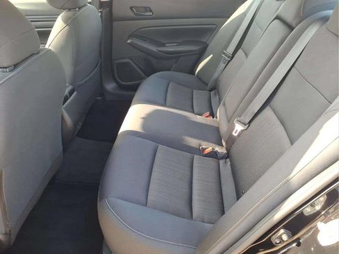 Used 2024 Nissan Altima 2.5 SV FWD image 14