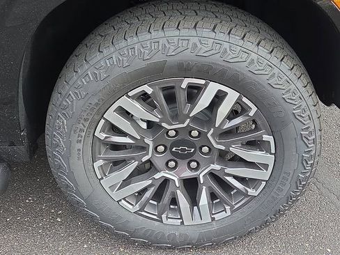 New 2026 Chevrolet Suburban Z71 w/ Comfort Package image 6