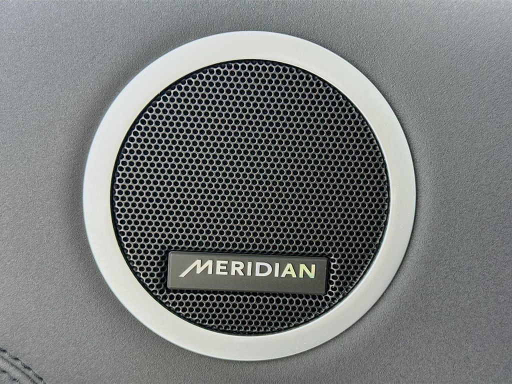 Used 2024 Land Rover Discovery S AWD/4WD image 20