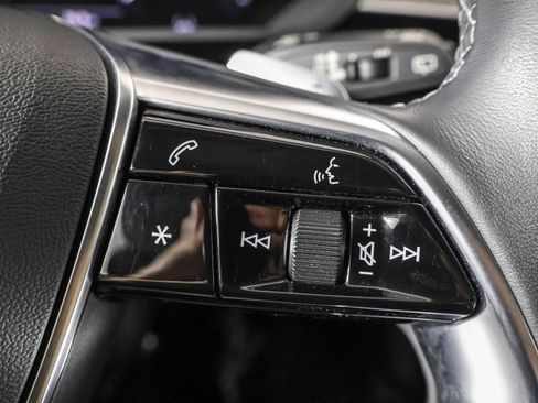 Used 2022 Audi e-tron Premium Plus w/ Premium Plus Package image 28