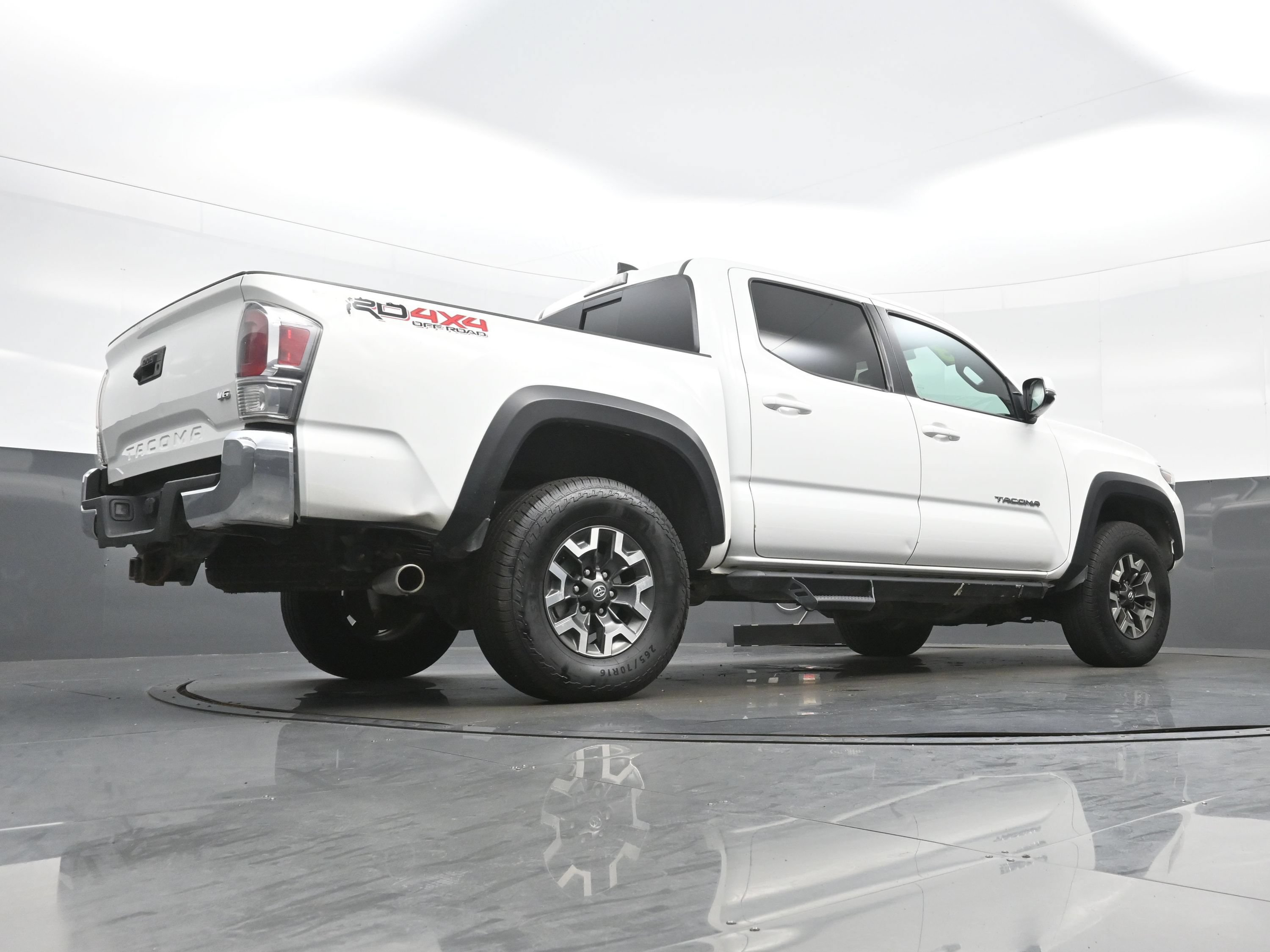 Used 2023 Toyota Tacoma TRD Off-Road AWD/4WD image 30