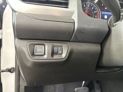 Used 2023 GMC Acadia SLE w/ Driver Convenience Package image 18