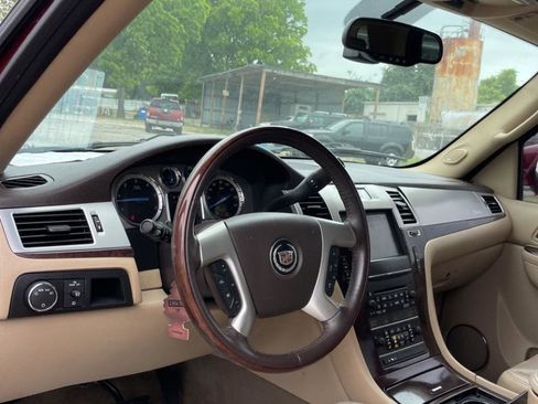 Used 2011 Cadillac Escalade Luxury AWD/4WD image 9