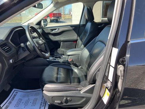 Used 2022 Ford Escape Titanium image 10