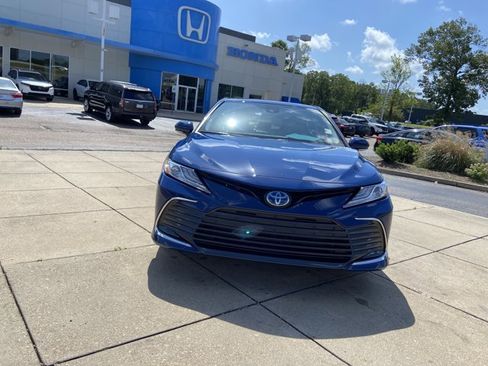 Used 2024 Toyota Camry XLE image 3