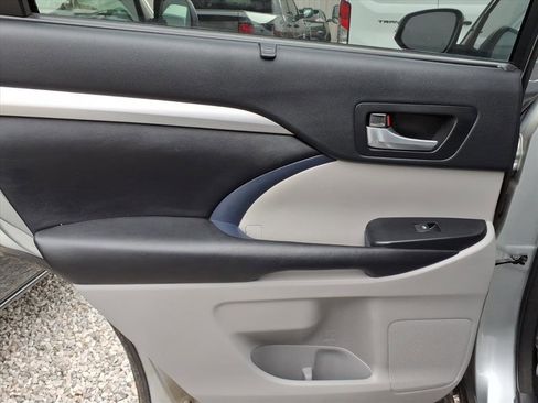 Used 2017 Toyota Highlander XLE image 15