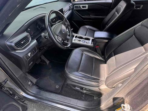 Used 2020 Ford Explorer XLT w/ Equipment Group 202A image 6