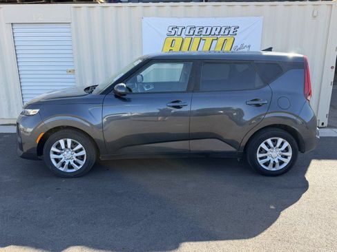 Used 2020 Kia Soul LX FWD image 2