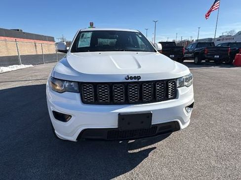 Used 2018 Jeep Grand Cherokee Altitude image 9
