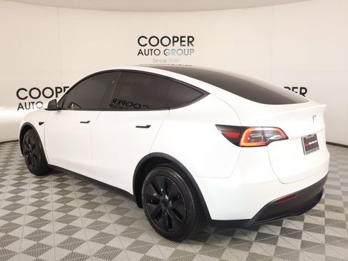 Used 2024 Tesla Model Y Long Range image 21