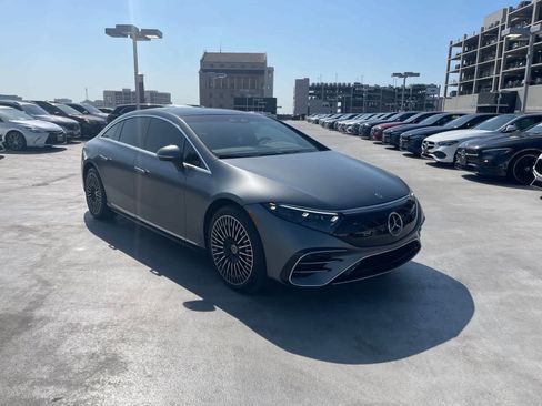 Used 2023 Mercedes-Benz EQS 580 4MATIC Sedan image 2