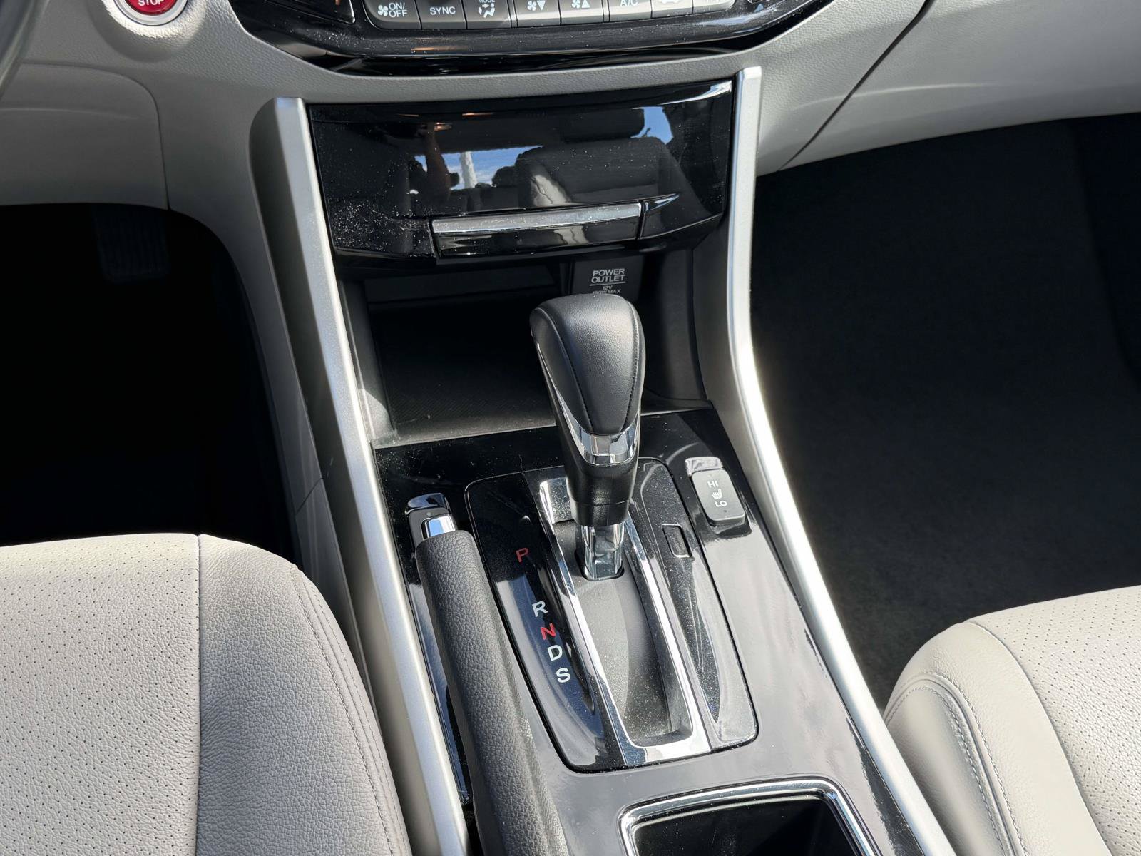 Used 2017 Honda Accord Touring image 19