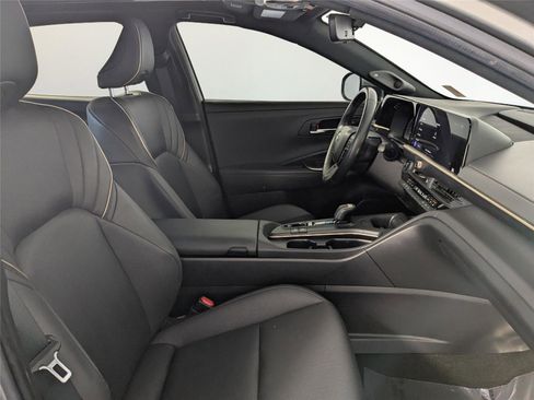 Used 2023 Toyota Crown Limited image 27