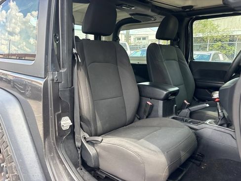 Used 2018 Jeep Wrangler Sport AWD/4WD image 15